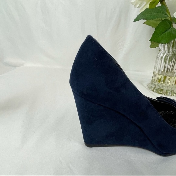 Navy Blue Suede Wedges with Studded Bow, Size 6.5 - Picture 6 of 9